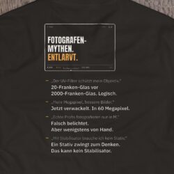 Druck-Nahaufnahme: Fotografen-T-Shirt «Fotografen-Mythen» von hemmi.photo – Rückendruck