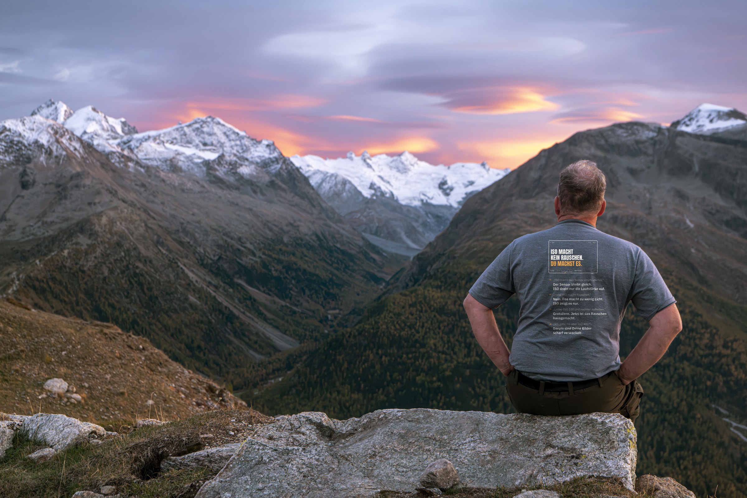 Fotografen-T-Shirt «ISO macht kein Rauschen» von hemmi.photo – getragen am Berg