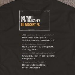 Druck-Nahaufnahme: Fotografen-T-Shirt «ISO macht kein Rauschen» von hemmi.photo – Rückendruck
