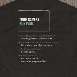 Druck-Nahaufnahme: Fotografen-T-Shirt «Teure Kamera» – Grün von hemmi.photo – Rückendruck