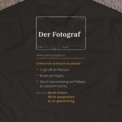 Druck-Nahaufnahme: Fotografen-T-Shirt «Der Fotograf – Verhalten» von hemmi.photo – Rückendruck