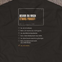 Druck-Nahaufnahme: Fotografen-T-Shirt «Bevor Du fragst» von hemmi.photo – Rückendruck