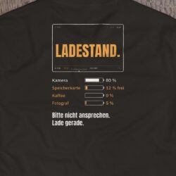 Druck-Nahaufnahme: Fotografen-T-Shirt «Ladestand» von hemmi.photo – Rückendruck