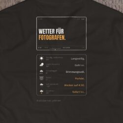 Druck-Nahaufnahme: Fotografen-T-Shirt «Wetter für Fotografen» von hemmi.photo – Rückendruck
