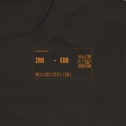 T-Shirt «Uganda – The Pearl of Africa» · Bordkarten-Edition – Bordkarte auf der Brust im Detail