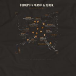 Fotografen-Shirt «Fotospots Alaska & Yukon» · Bordkarten-Edition – Rückendruck im Detail