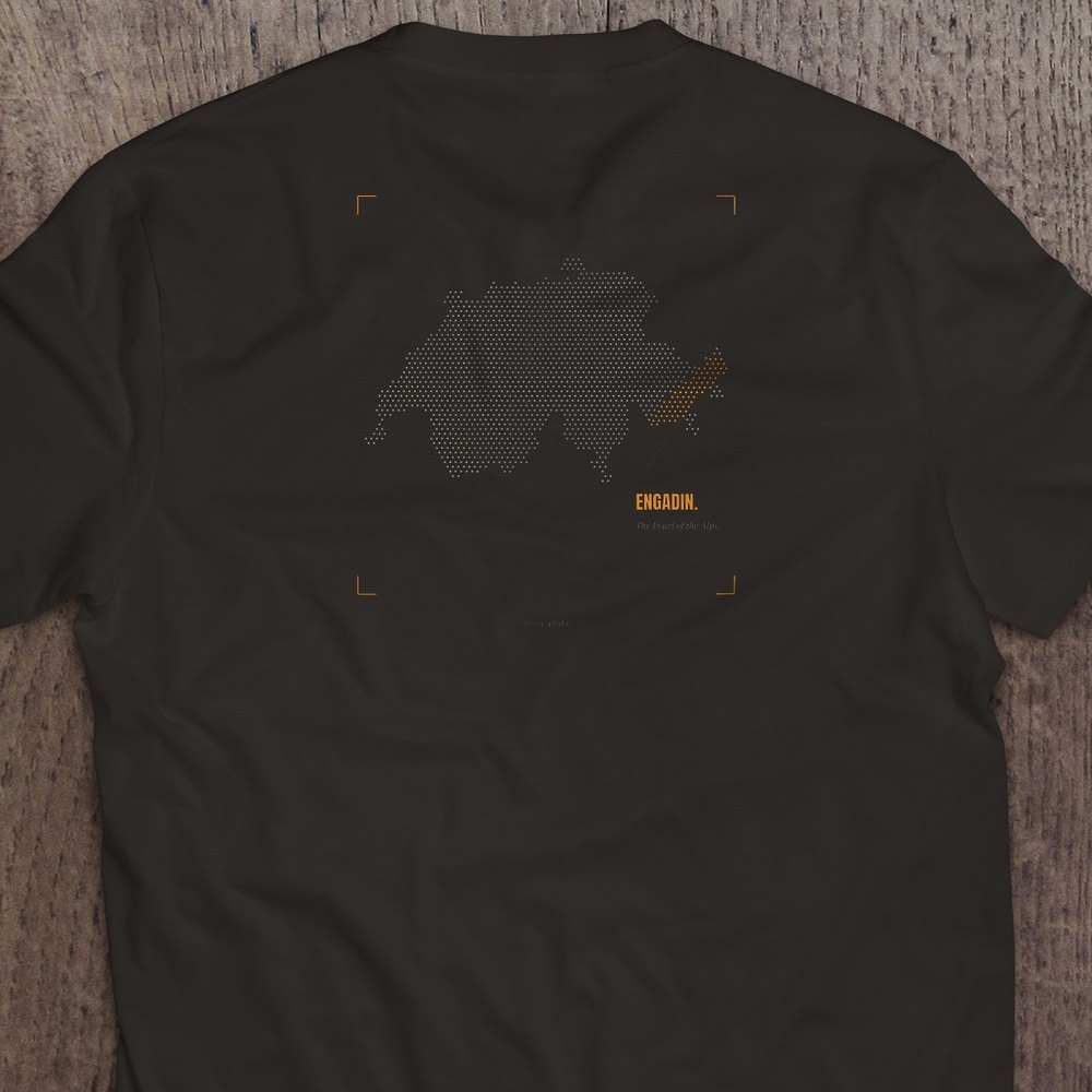 T-Shirt «Engadin – The Pearl of the Alps» · Bordkarten-Edition – Rückendruck im Detail