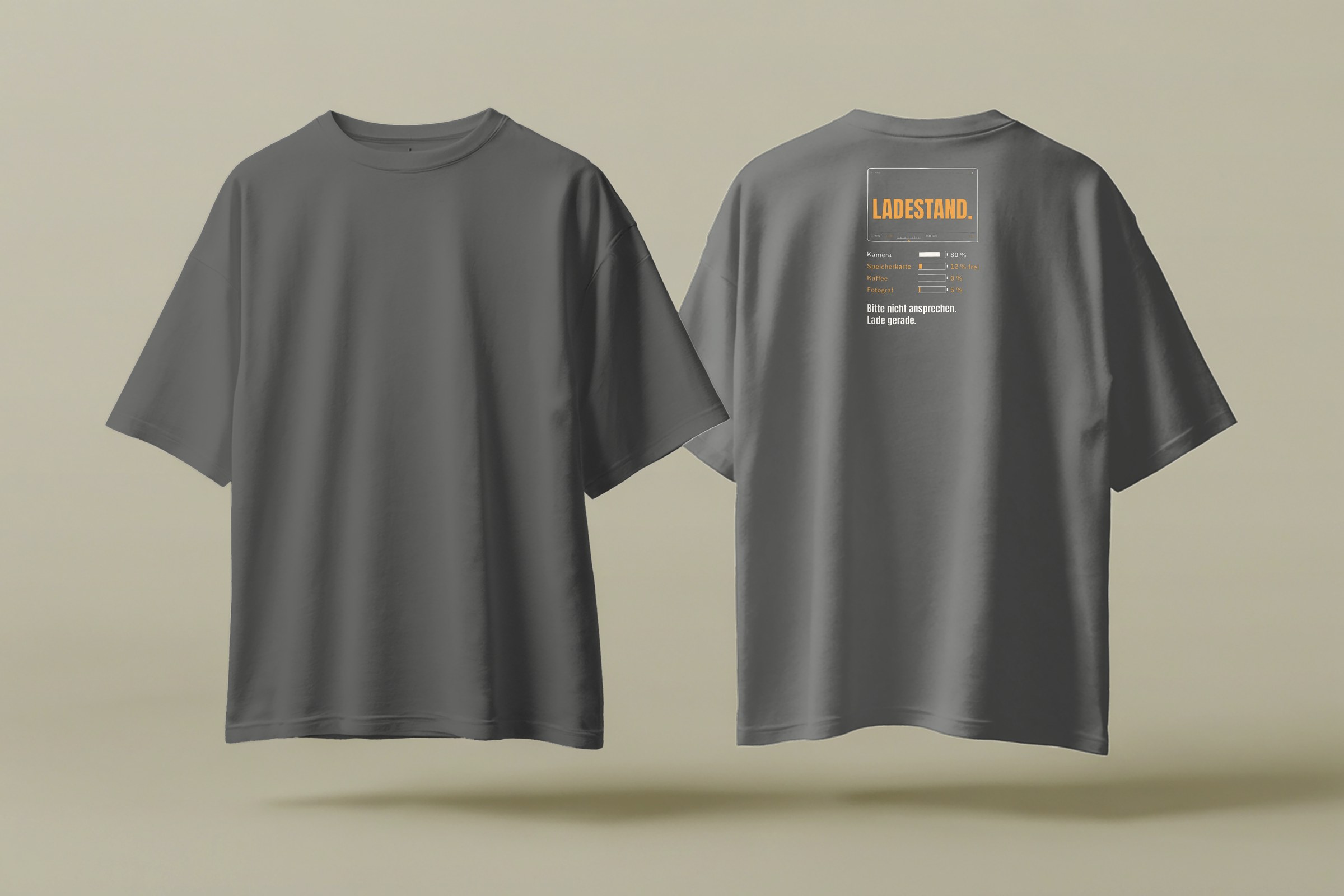 Fotografen-T-Shirt «Ladestand» von hemmi.photo – Vorder- und Rückseite, Grey Melange