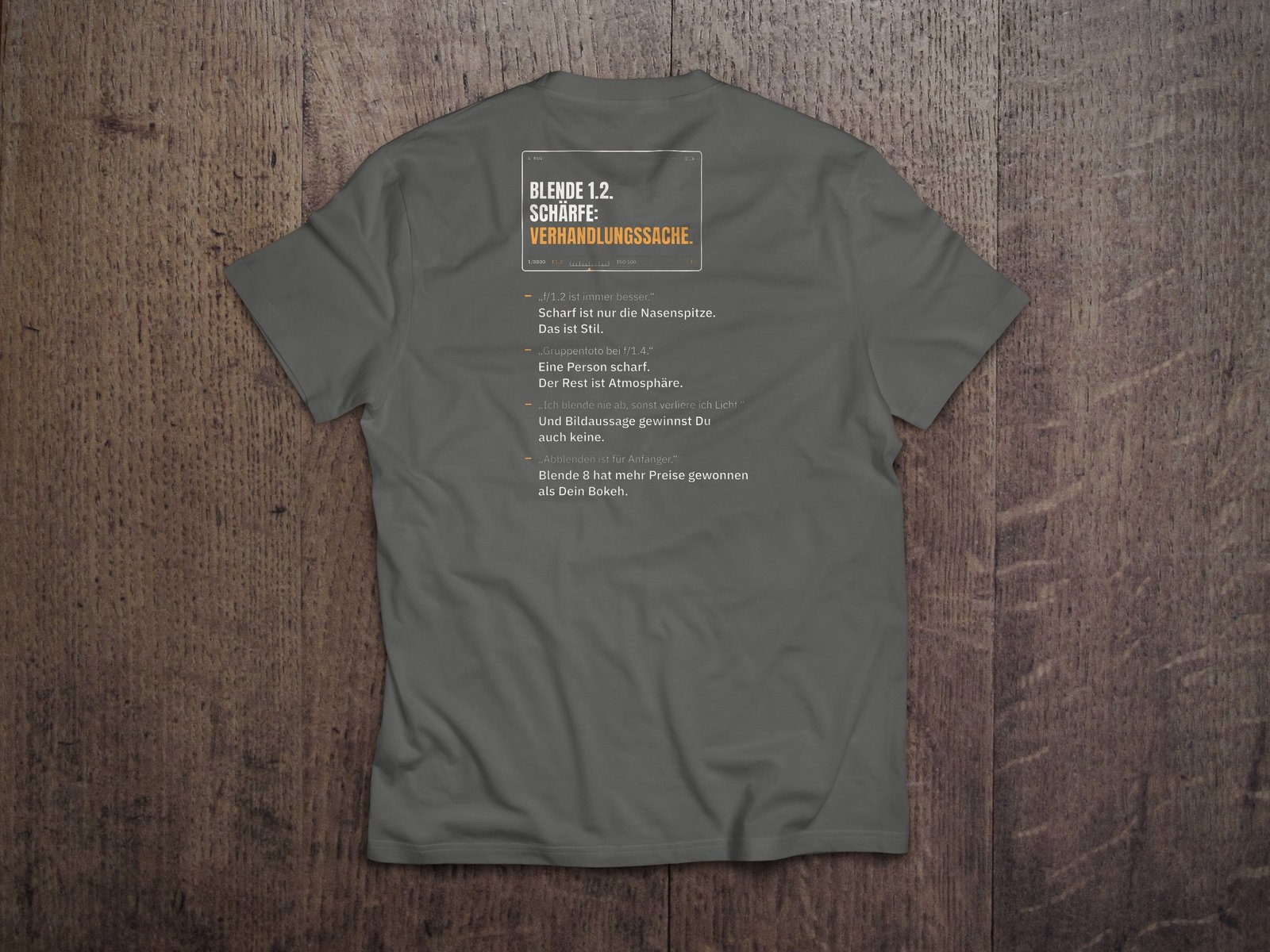 Fotografen-T-Shirt «Blende 1.2» von hemmi.photo – Rückendruck auf Grey Melange