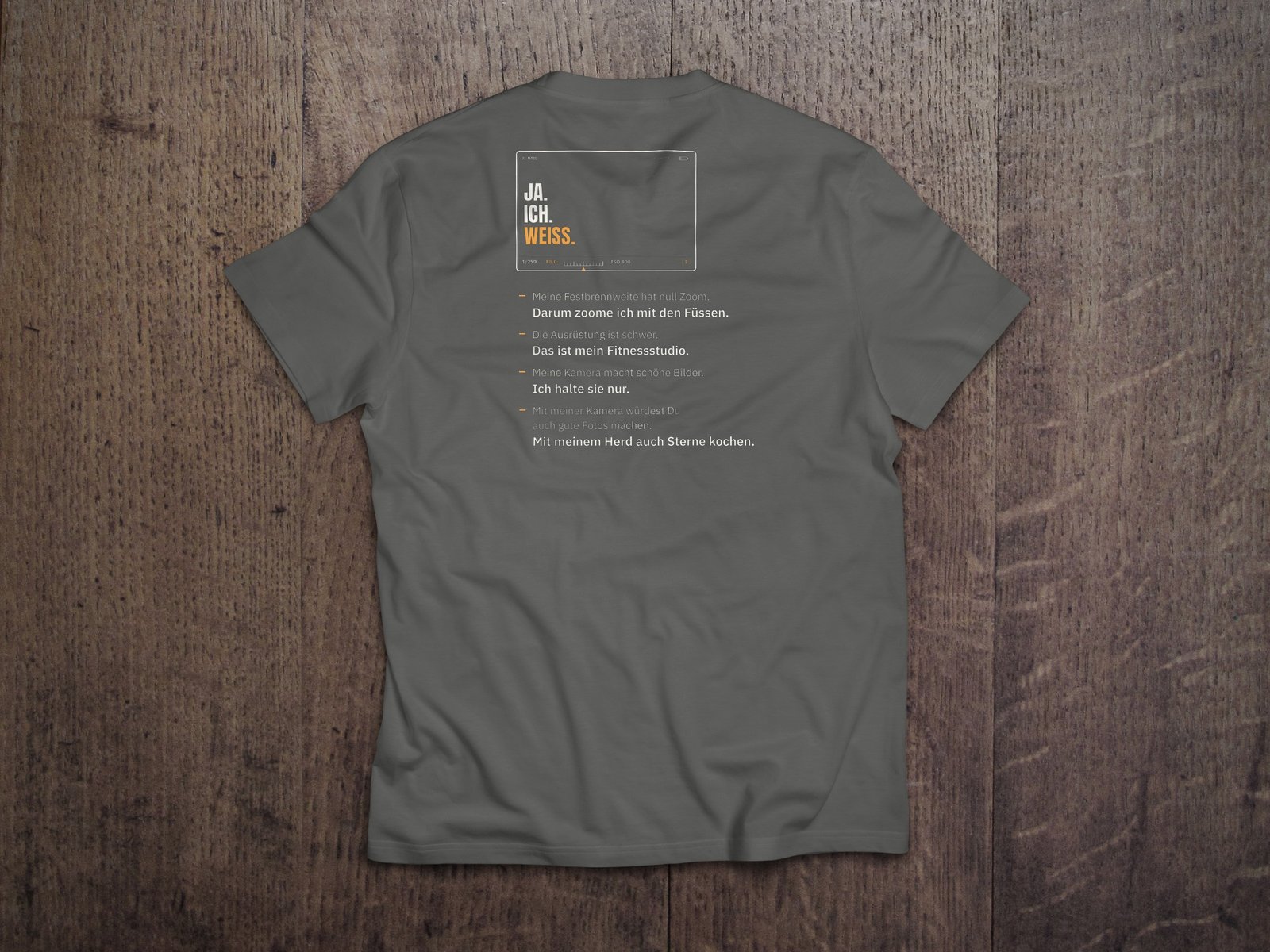 Fotografen-T-Shirt «Ja. Ich. Weiss.» von hemmi.photo – Rückendruck auf Grey Melange