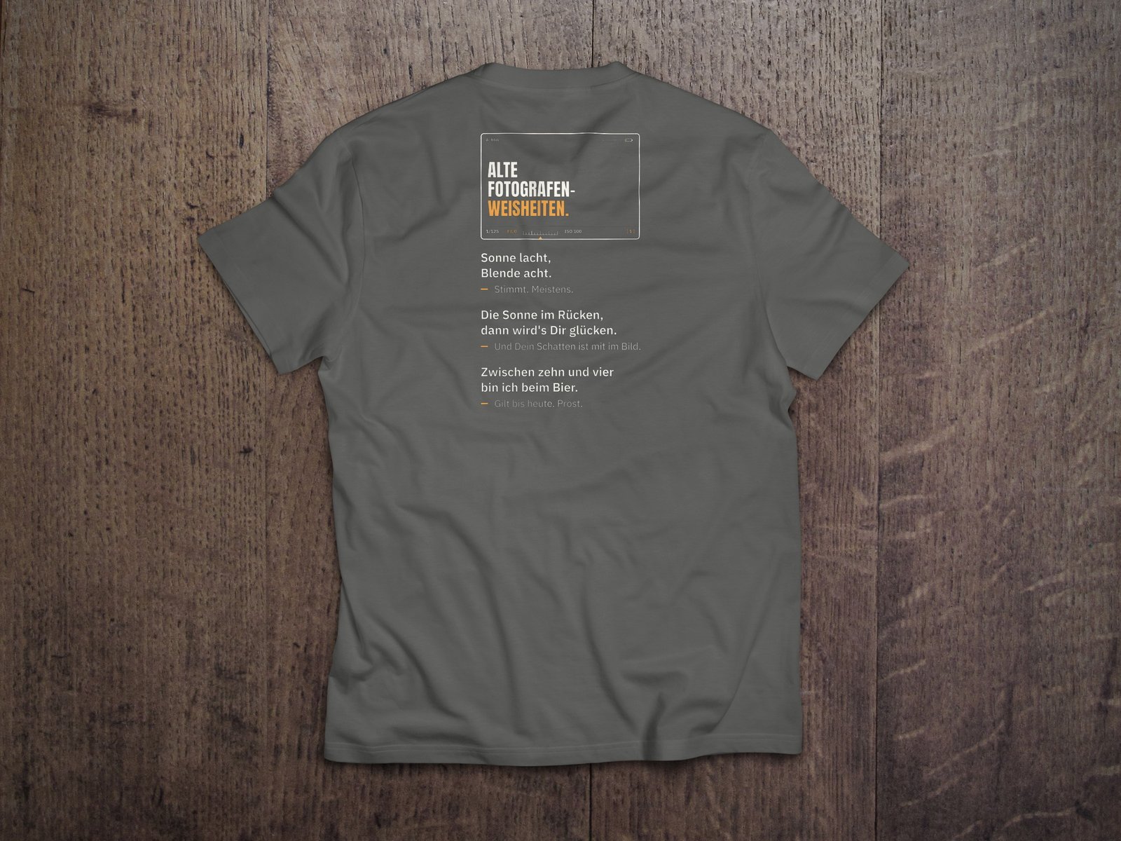 Fotografen-T-Shirt «Alte Fotografen-Weisheiten» von hemmi.photo – Rückendruck auf Grey Melange