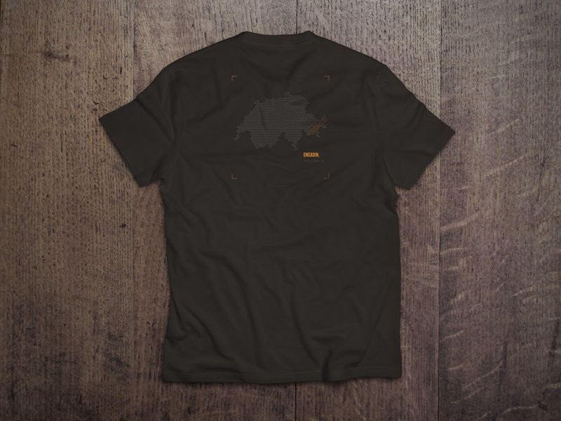 T-Shirt «Engadin – The Pearl of the Alps» – Rückendruck auf Deep Black