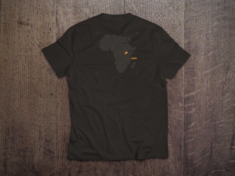 T-Shirt «Uganda – Die Perle Afrikas» – Rückendruck auf Deep Black