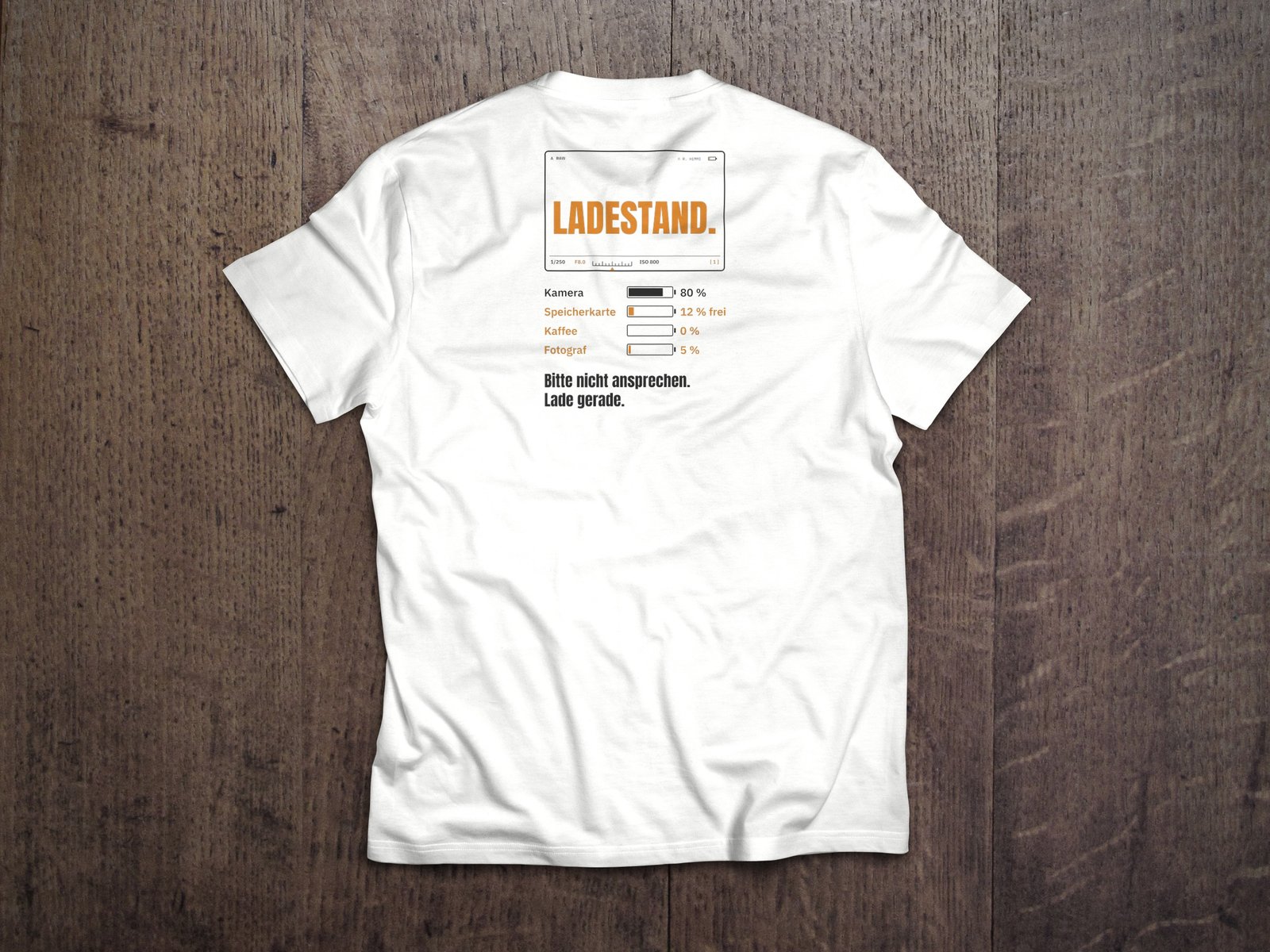 Fotografen-T-Shirt «Ladestand» von hemmi.photo – Rückendruck auf White