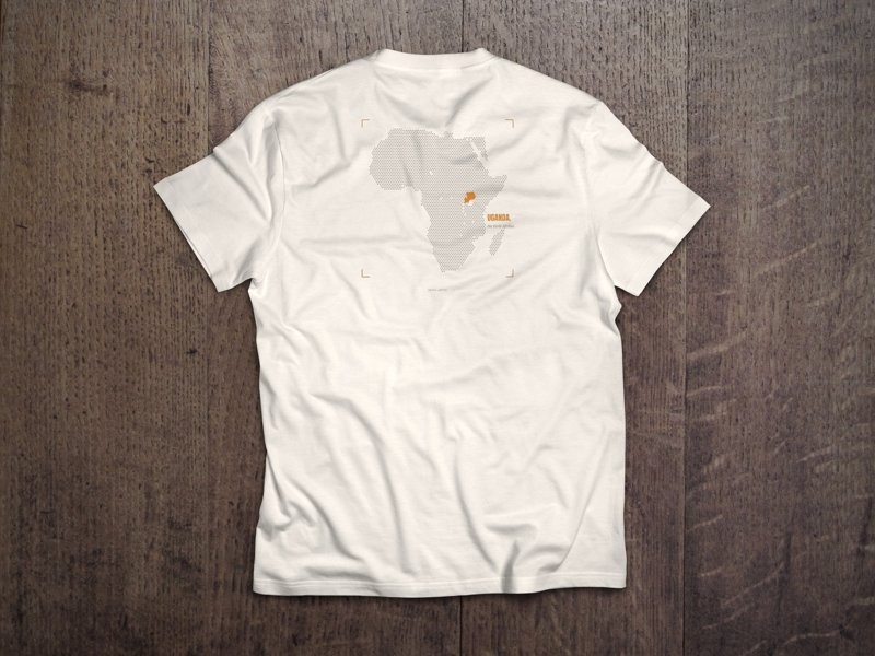 T-Shirt «Uganda – Die Perle Afrikas» – Rückendruck auf Off White