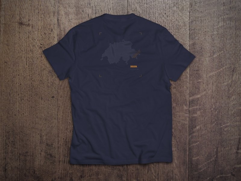 T-Shirt «Engadin – Die Perle der Alpen» – Rückendruck auf French Navy