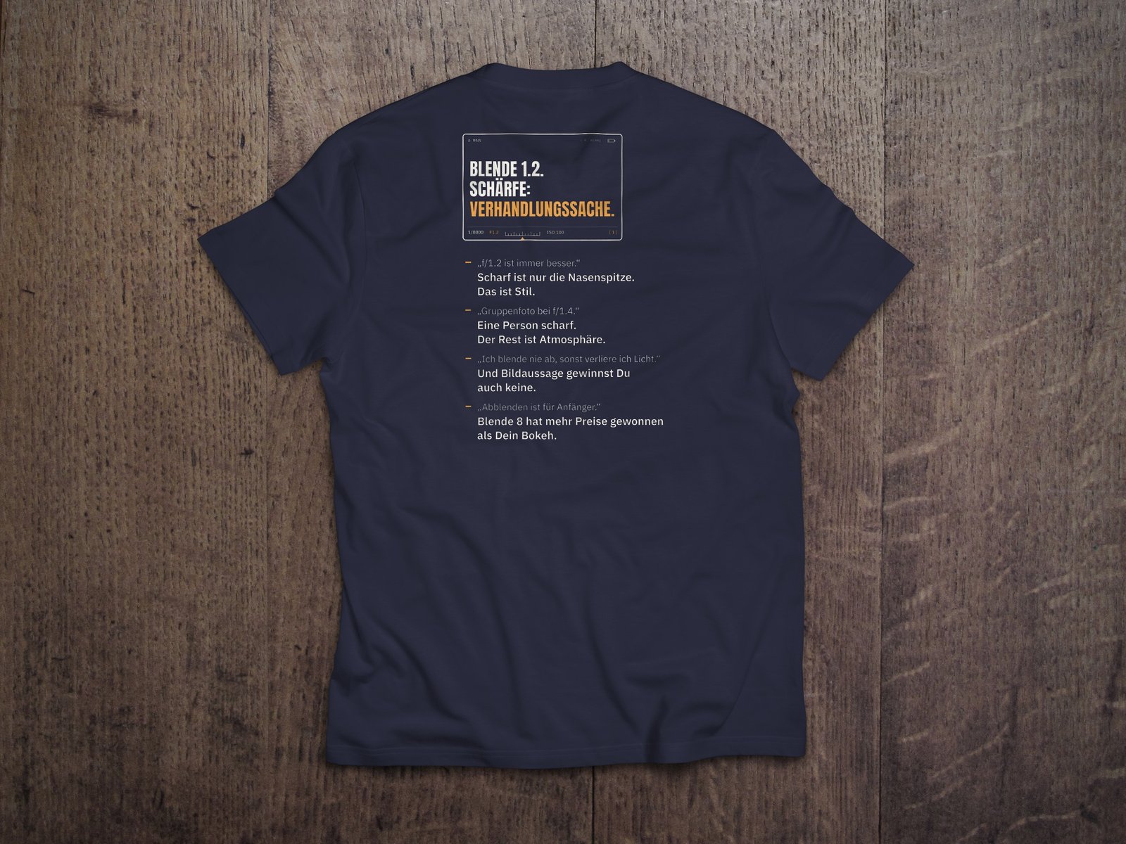 Fotografen-T-Shirt «Blende 1.2» von hemmi.photo – Rückendruck auf French Navy