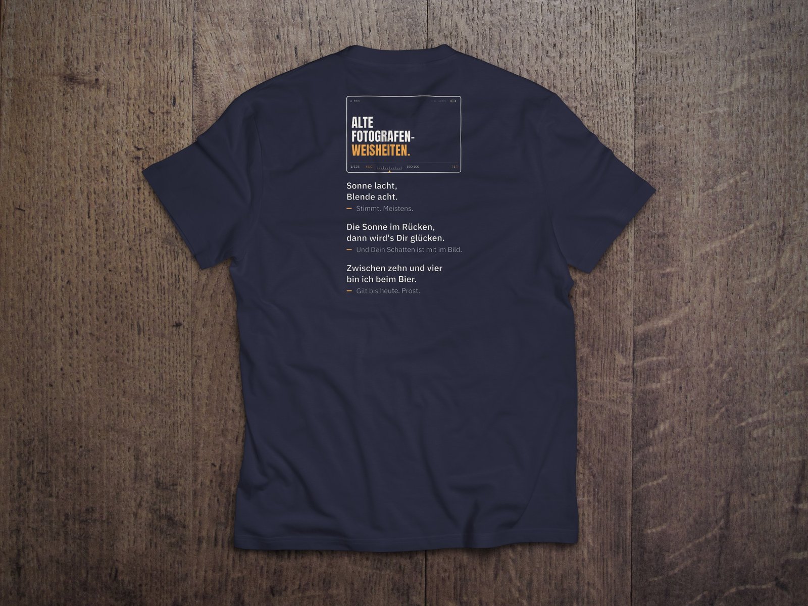 Fotografen-T-Shirt «Alte Fotografen-Weisheiten» von hemmi.photo – Rückendruck auf French Navy