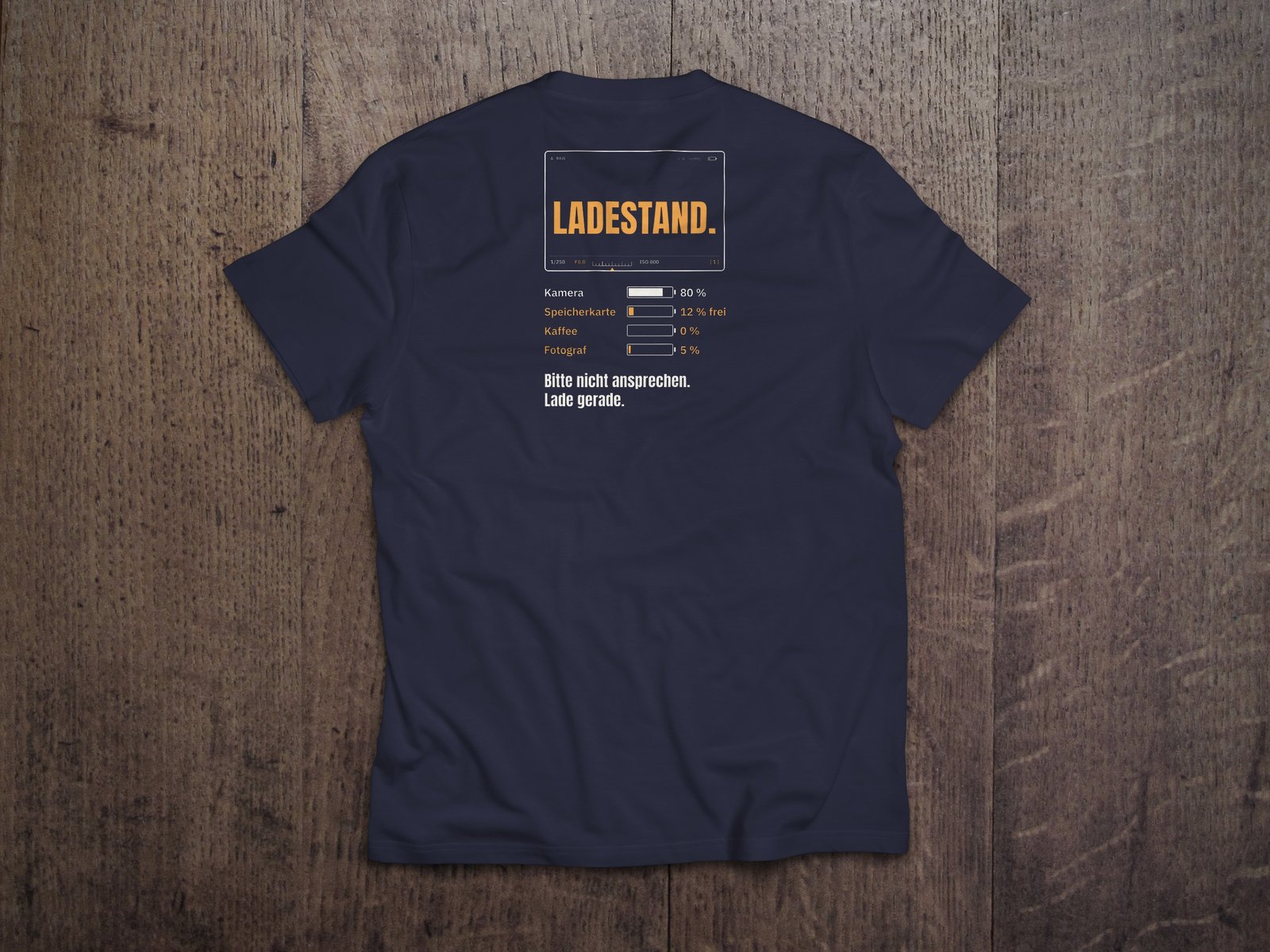 Fotografen-T-Shirt «Ladestand» von hemmi.photo – Rückendruck auf French Navy